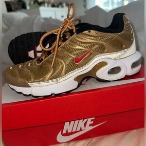 like new air max plus TN gold and while size 5.5Y with box